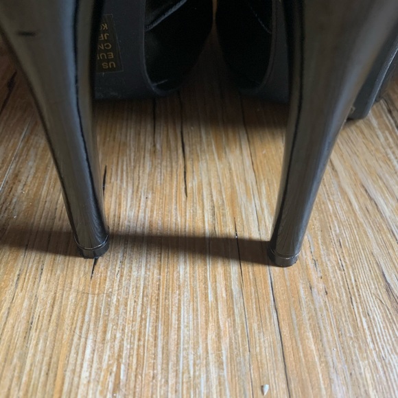 Black Peep Toe Faux Leather Heels Size 8 - Picture 4 of 7